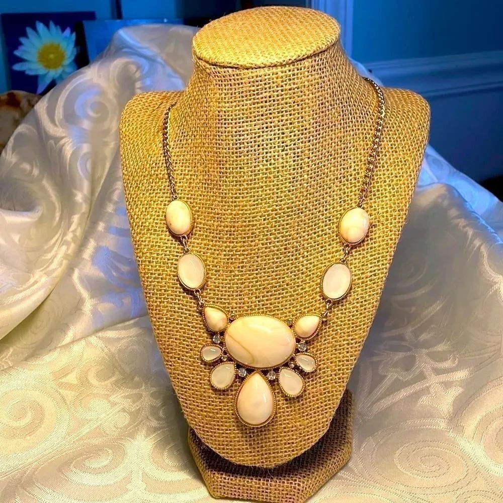 Charming Charlie warm faux marble & gem cabochon gold chain statement necklace